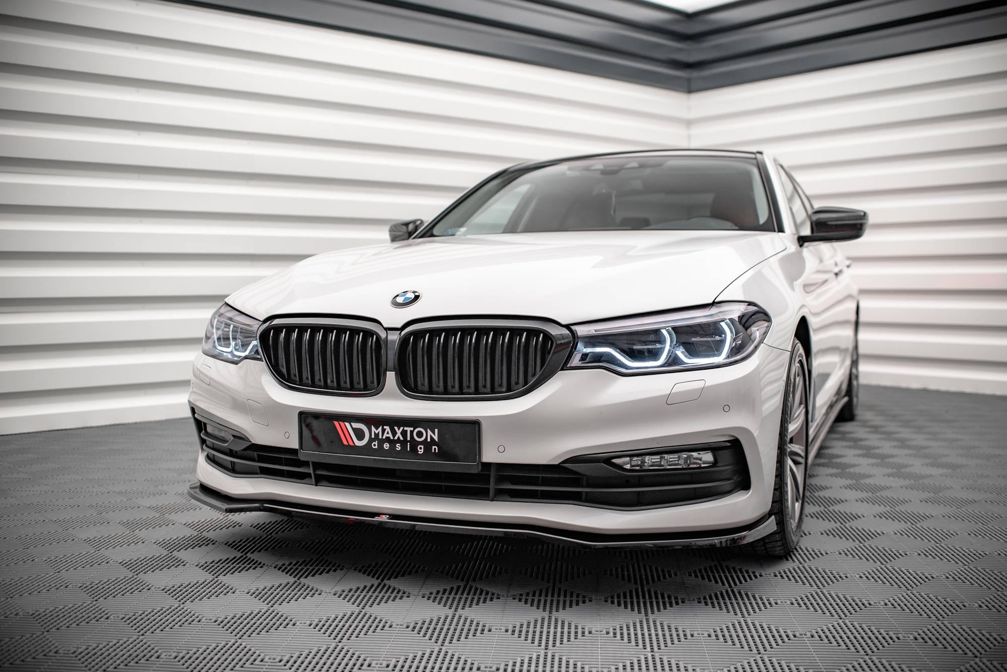 BMW 5シリーズG30/G31 2017-2020グロスブラックダブルスラット 5 SERIES G30/G31 (BASE) [MY 2017 - 2020] – Maxton Design USA