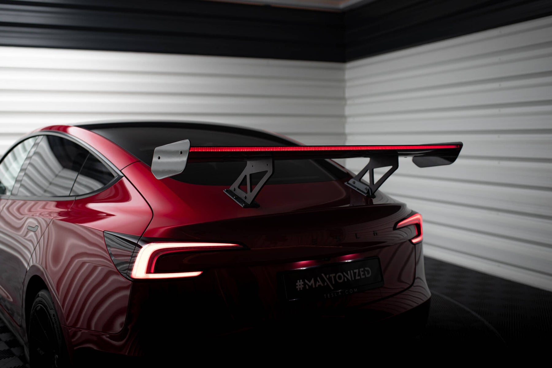 CARBON SPOILER + LED TESLA MODEL 3 – Maxton Design USA