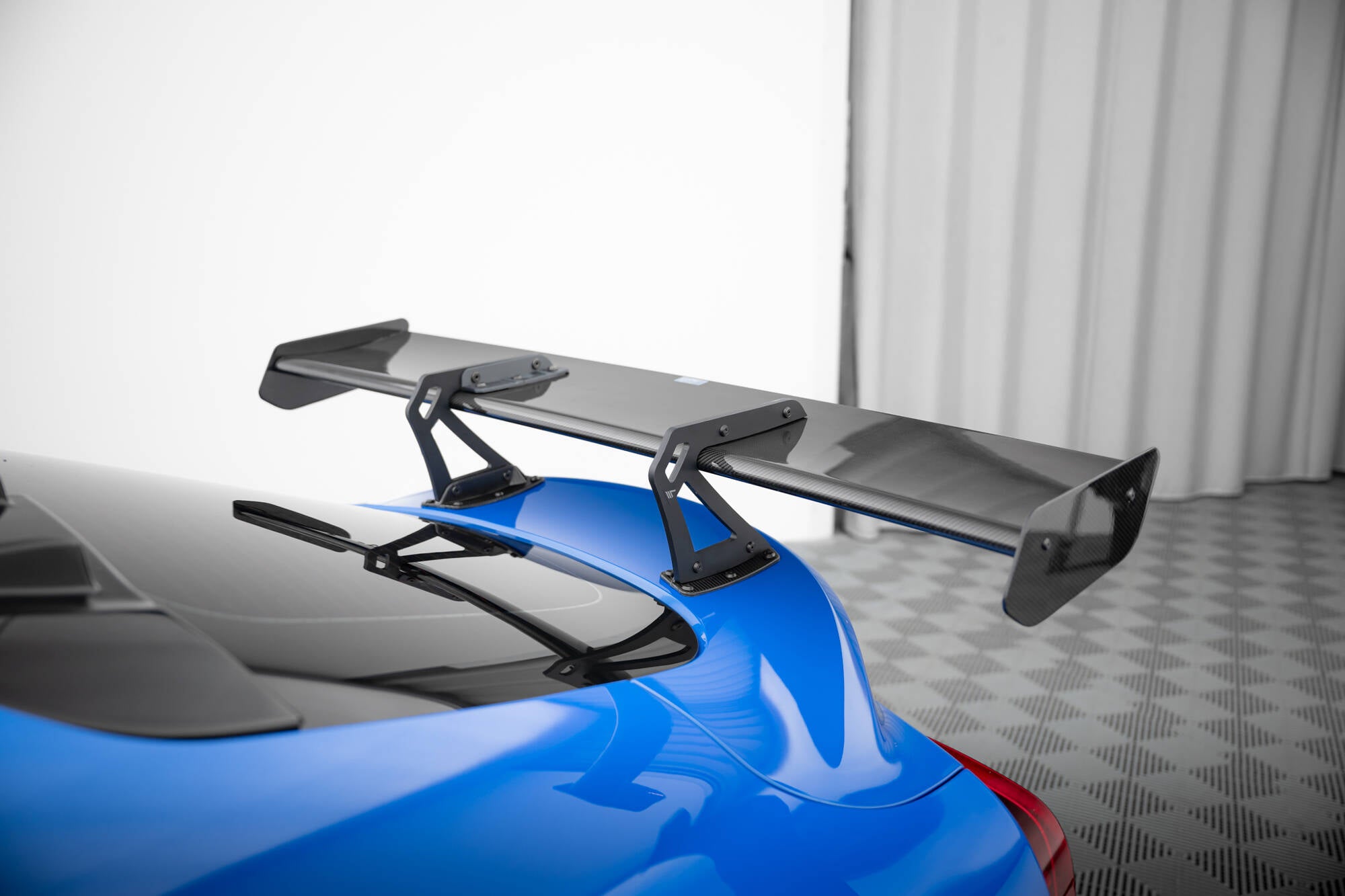 CARBON SPOILER WITH UPPER SWAN MOUNTING + LED TOYOTA SUPRA