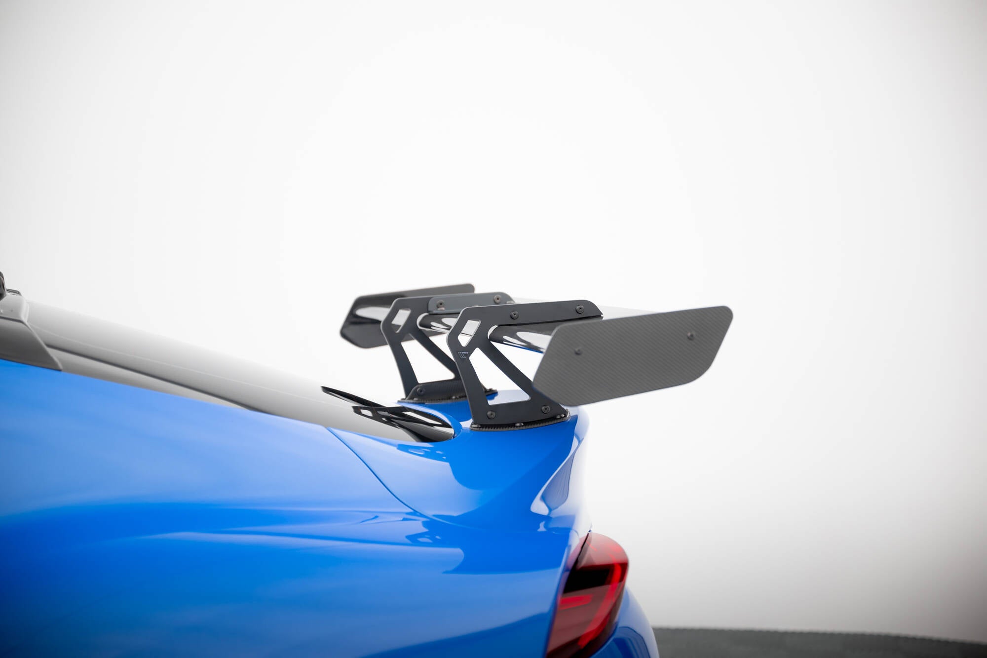 CARBON SPOILER WITH UPPER SWAN MOUNTING + LED TOYOTA SUPRA
