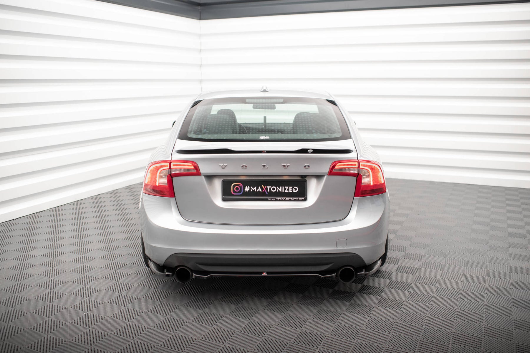 S60r Rear CENTRAL REAR SPLITTER FOR VOLVO S60 R-DESIGN MK2 – Maxton Design USA