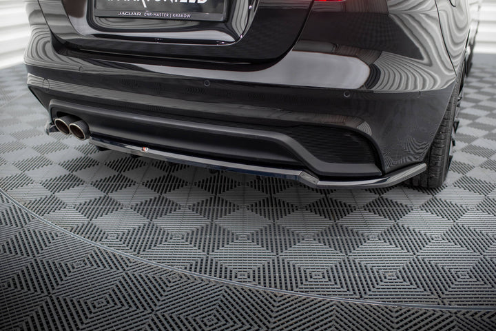 CENTRAL REAR SPLITTER (WITH VERTICAL BARS) JAGUAR XE X760 FACELIFT