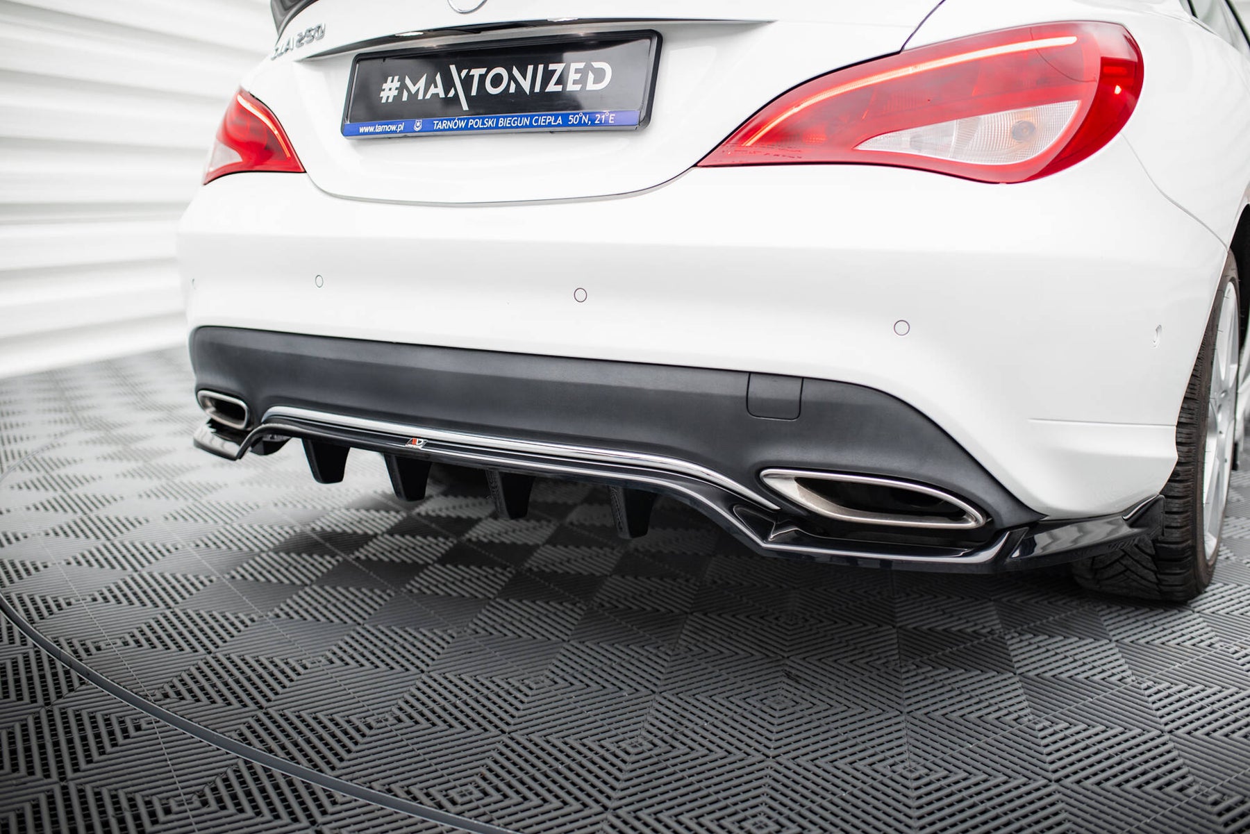 Benz Cla Rear CENTRAL REAR SPLITTER (WITH VERTICAL BARS) MERCEDES-BENZ CLA C117 FACE ...