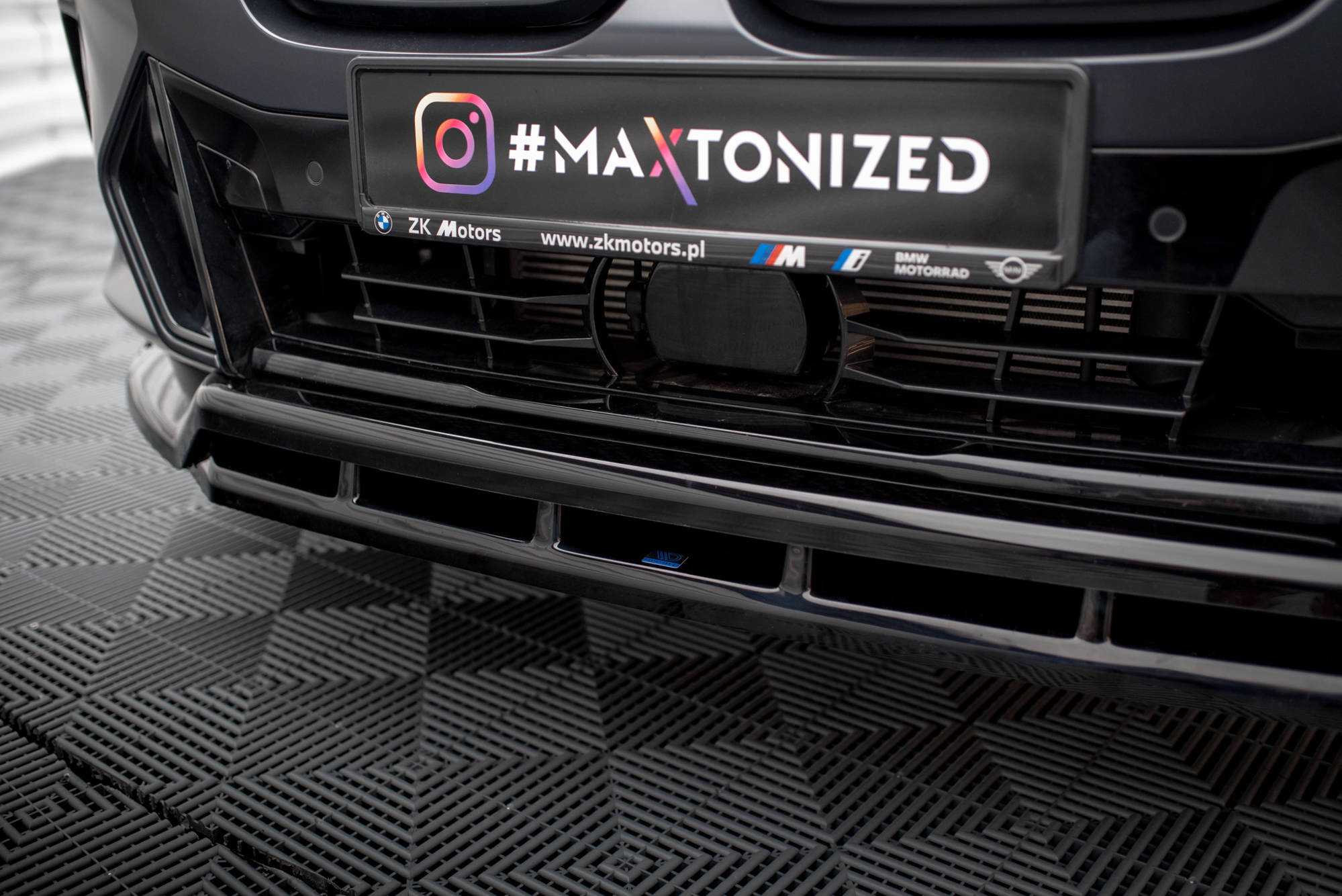 【ヤッさん 】BMW G01 maxton design フロントスポイラ FRONT SPLITTER V.1 BMW X3 G01 M-PACK – Maxton Design USA