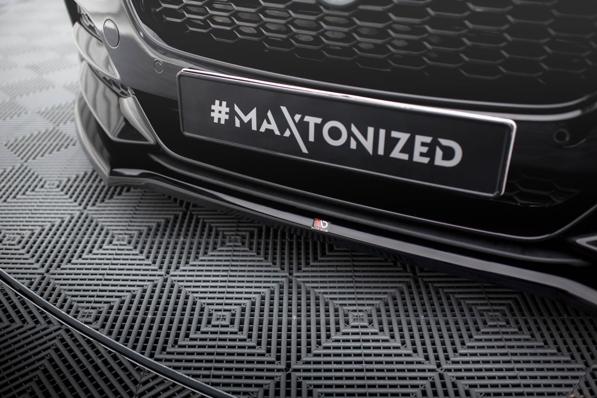 FRONT SPLITTER V.1 JAGUAR XE X760 FACELIFT – Maxton Design USA