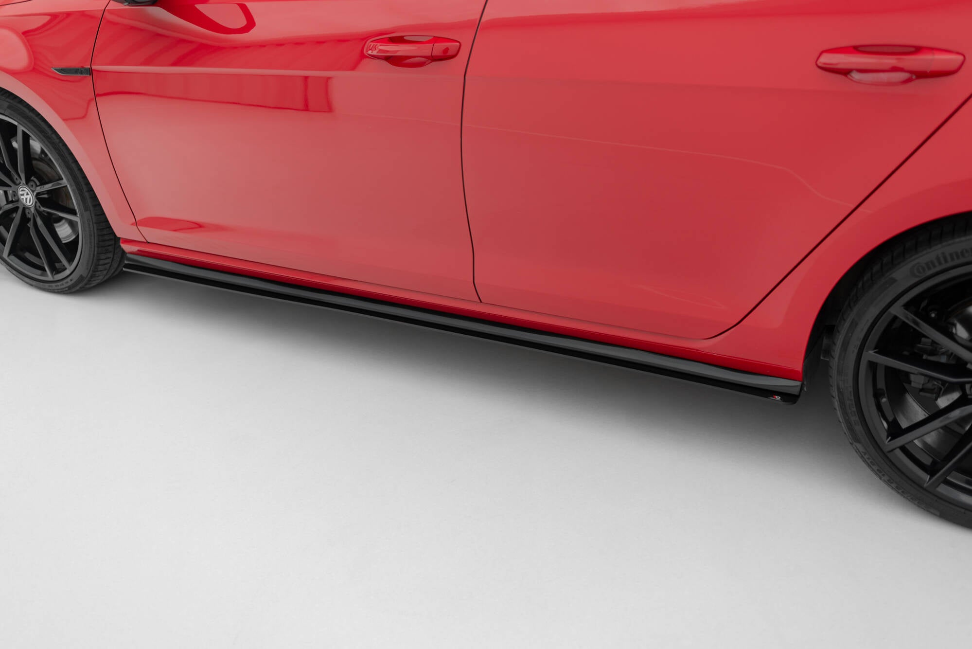 VW GOLF VII R (FACELIFT) - RACING SIDE SKIRTS DIFFUSERS – Maxton