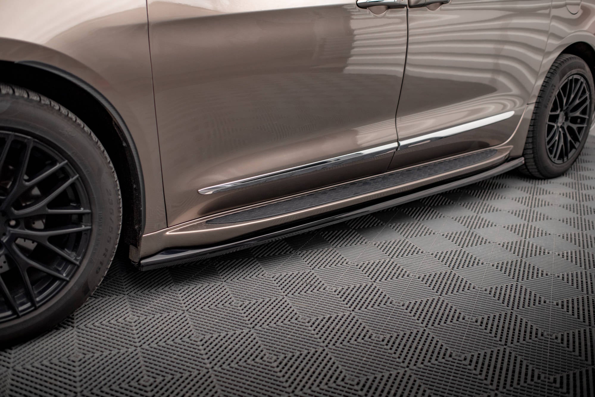 SIDE SKIRTS DIFFUSERS CHRYSLER PACIFICA MK2 – Maxton Design USA