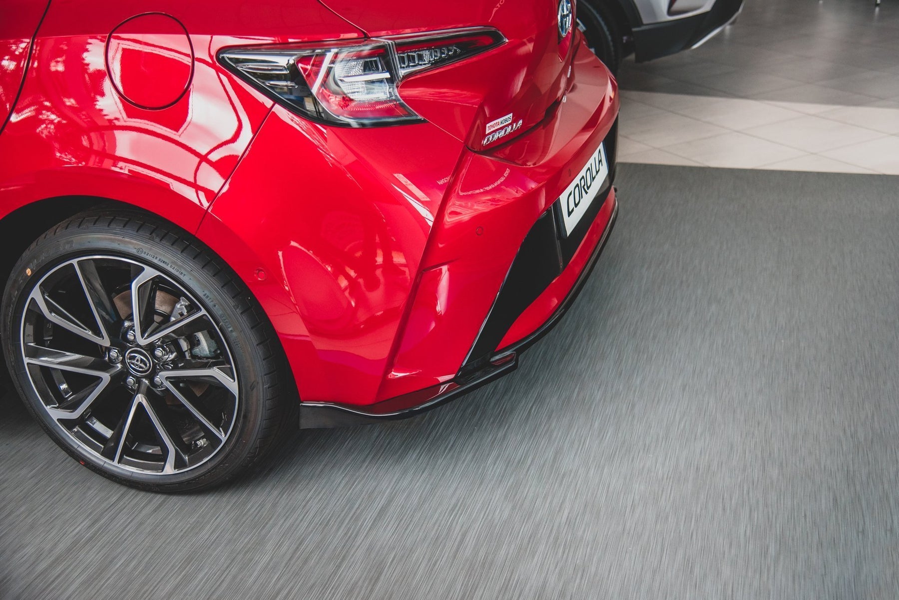 CENTRAL REAR SPLITTER TOYOTA COROLLA XII HATCHBACK – Maxton Design USA