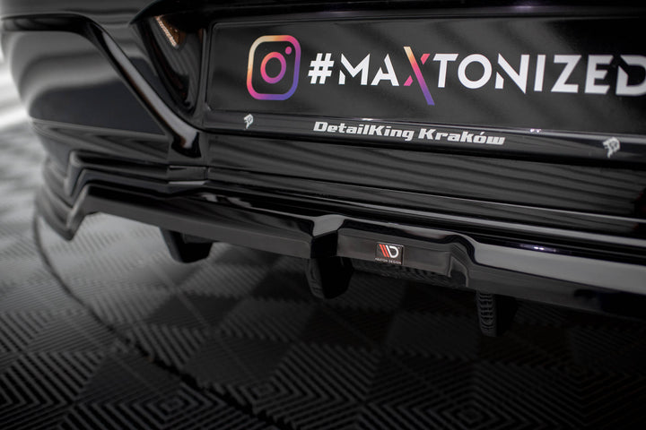 CENTRAL REAR SPLITTER (WITH VERTICAL BARS) BMW 7 M-PACK G70
