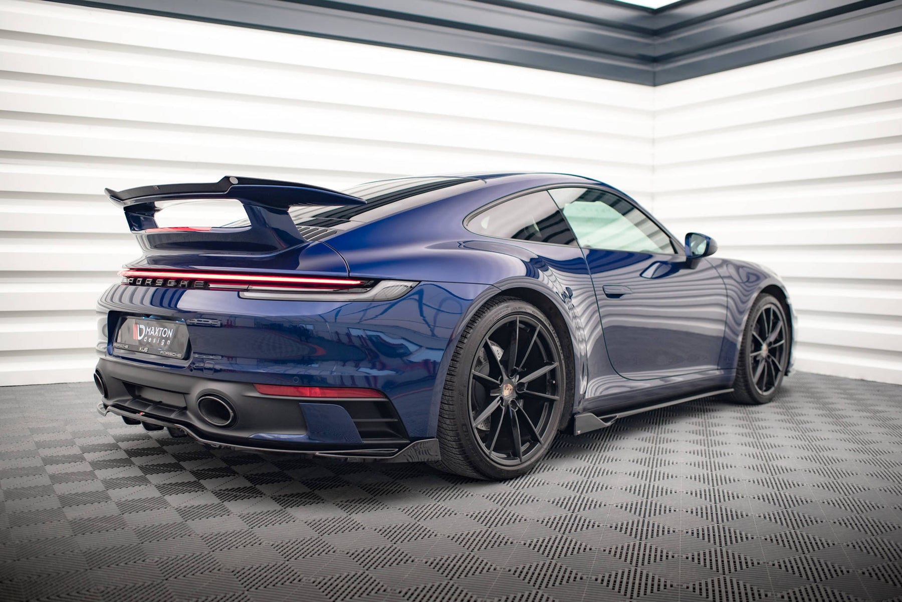CENTRAL REAR SPLITTER (WITH VERTICAL BARS) V.2 PORSCHE 911 CARRERA AER ...