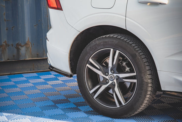 CENTRAL REAR SPLITTER (WITH VERTICAL BARS) VOLVO XC60 MK2 R-DESIGN