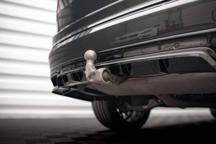 CENTRAL REAR SPLITTER (WITH VERTICAL BARS) VOLVO XC90 R-DESIGN MK2 FACELIFT