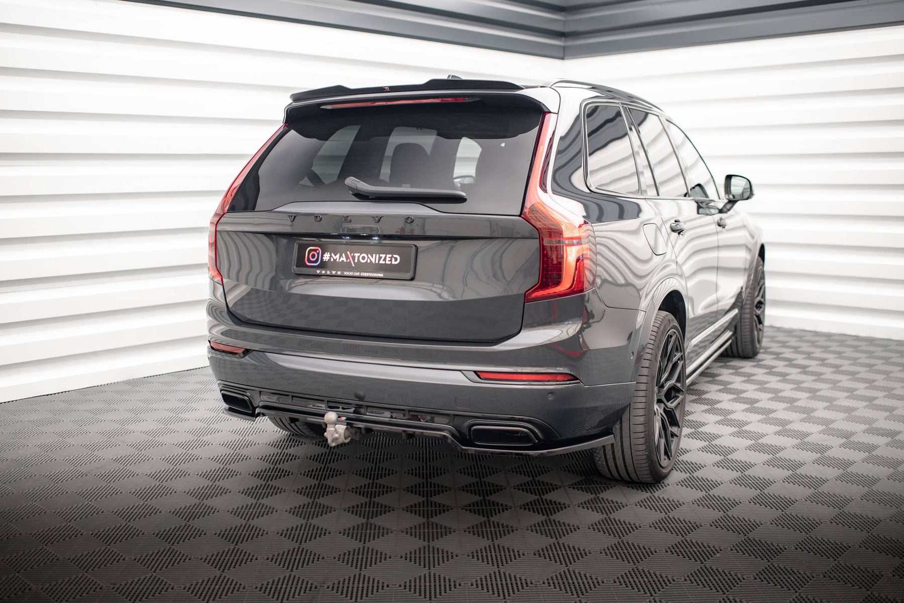 X90 Rear CENTRAL REAR SPLITTER (WITH VERTICAL BARS) VOLVO XC90 R-DESIGN MK2 FAC ...