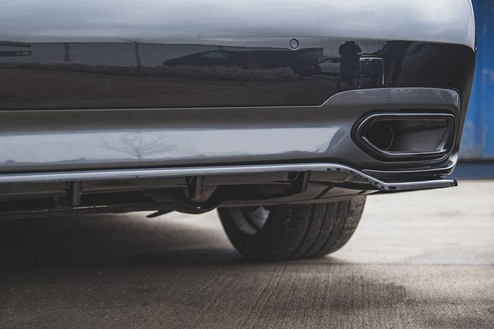 CENTRAL REAR SPLITTER (WITH VERTICAL BARS) FOR BMW 7 M-PACK G11