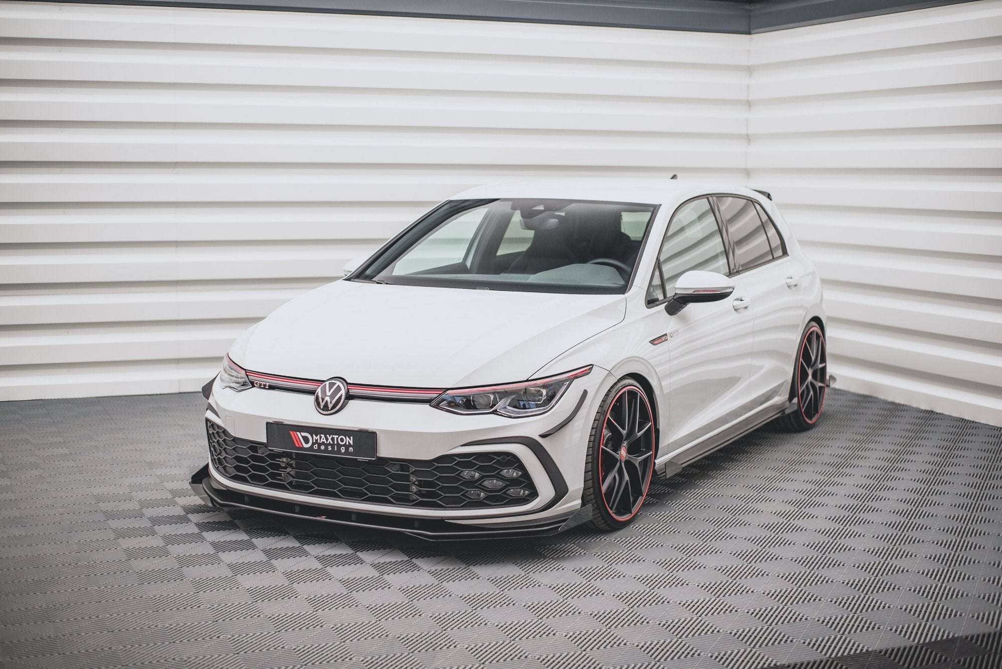 golf8 RラインWhite Volkswagen Golf サンルーフ付き 2023 VW Golf R in White with Panoramic Sunroof for sale at