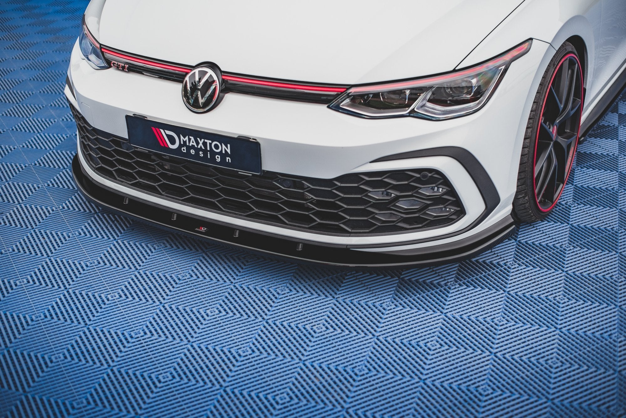 FRONT SPLITTER V.1 VOLKSWAGEN GOLF 8 GTI / R-LINE – Maxton