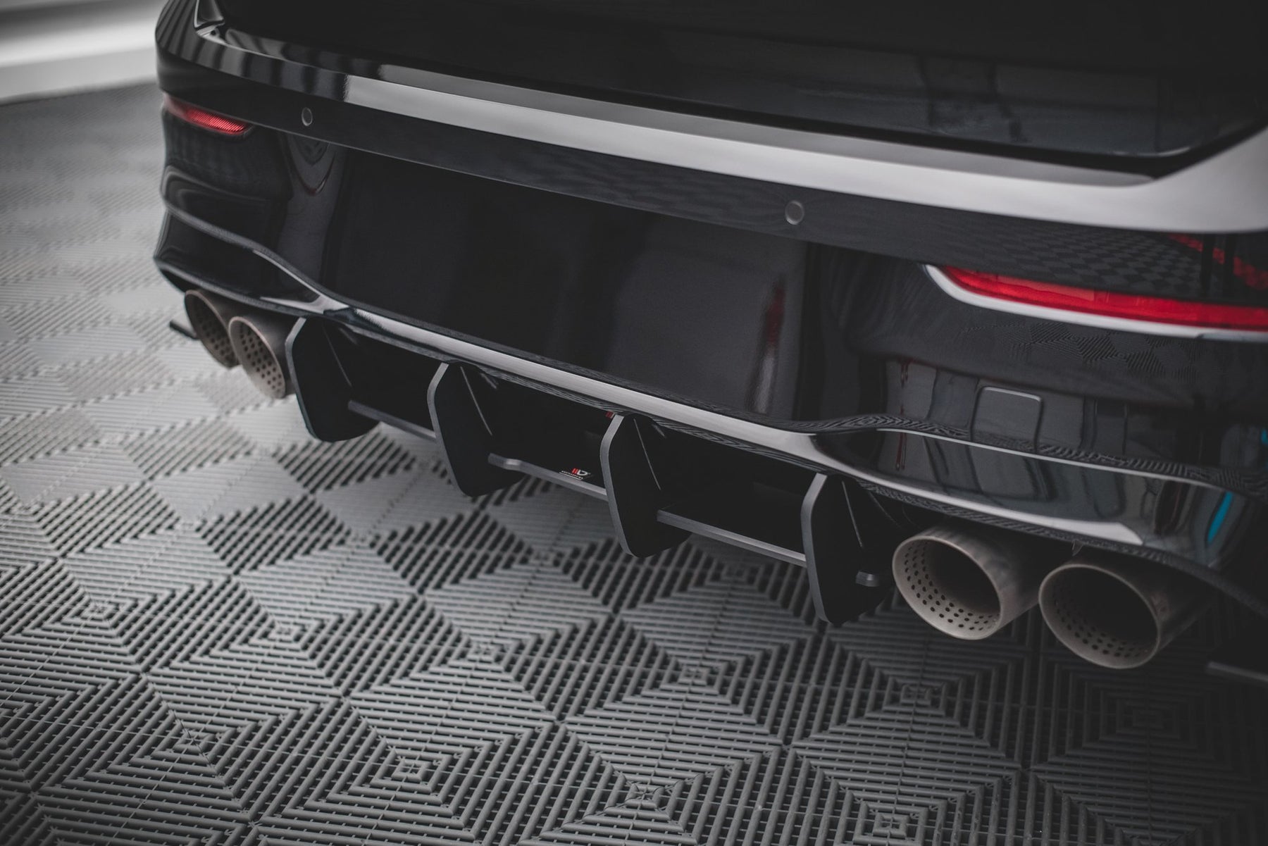 STREET PRO REAR DIFFUSER VOLKSWAGEN GOLF R MK8 – Maxton Design USA